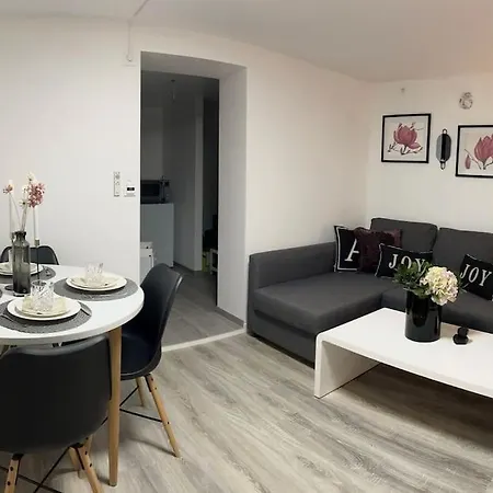 Apartment Family Friendly, Free Parking Space, Newly Renovated 3 *