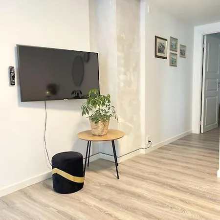 Apartment Family Friendly, Free Parking Space, Newly Renovated 3 Alesund