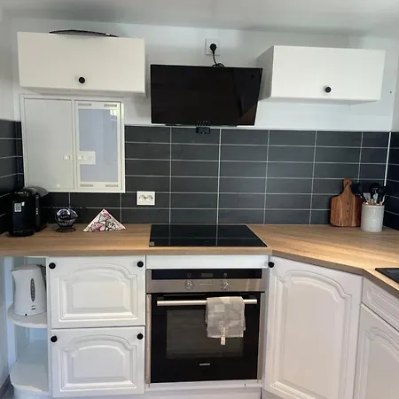 Family Friendly, Free Parking Space, Newly Renovated 3 * Ålesund