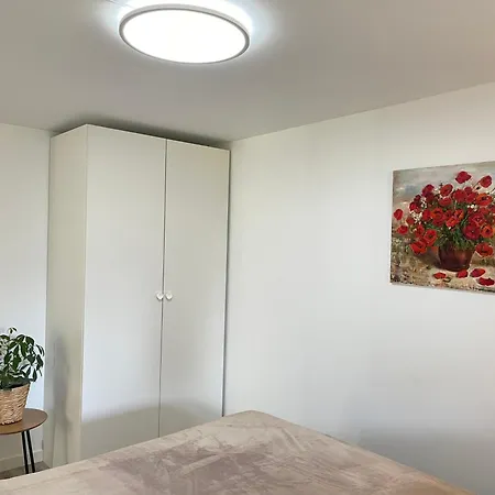 Family Friendly, Free Parking Space, Newly Renovated 3