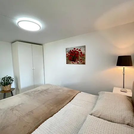Family Friendly, Free Parking Space, Newly Renovated 3