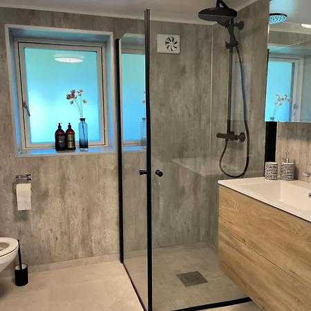 Charming Modern Close To Moa &